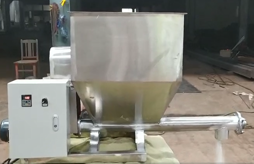 1689477409302922.png 水平石墨粉螺旋提升機